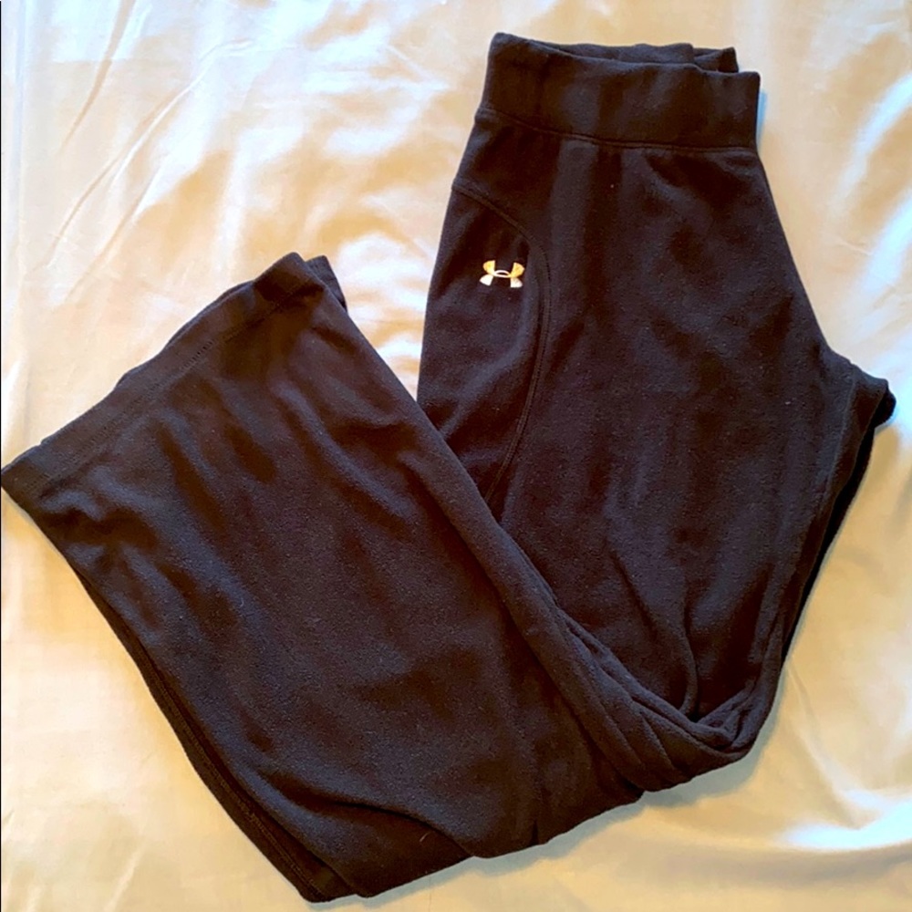 Black Under Armour fleece pants.